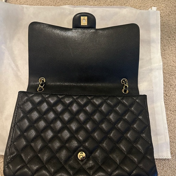 AUTHENTIC CHANEL CAVIAR LEATHER SINGLE FLAP BLACK AND GOLD HARDWARE MAXI EXCEL - Picture 8 of 12